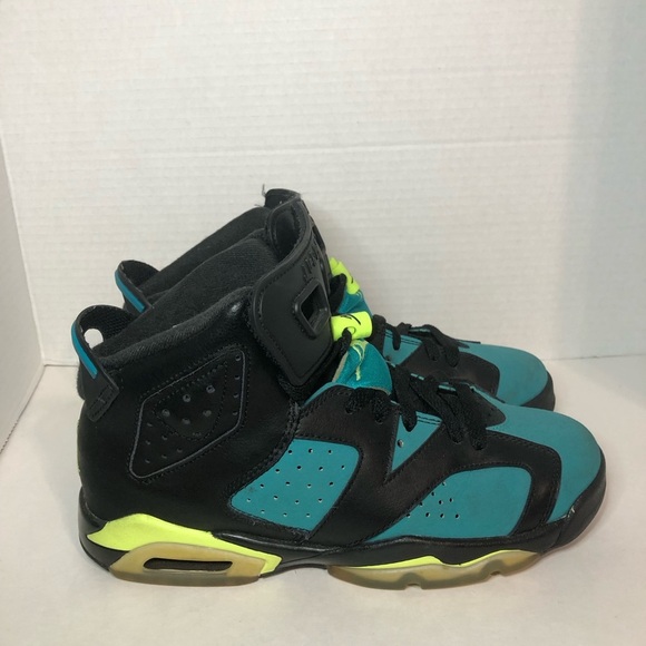 Kids Black and Teal Jordan’s - Picture 14 of 15
